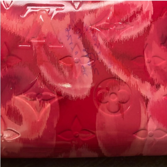 LOUIS VUITTON Monogram Vernis Ikat Zippy
Wallet in Rose Indian - Picture 12 of 13